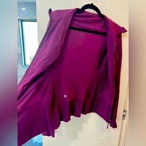 Lululemon size 6 great condition womens thumb jacket. Maroon